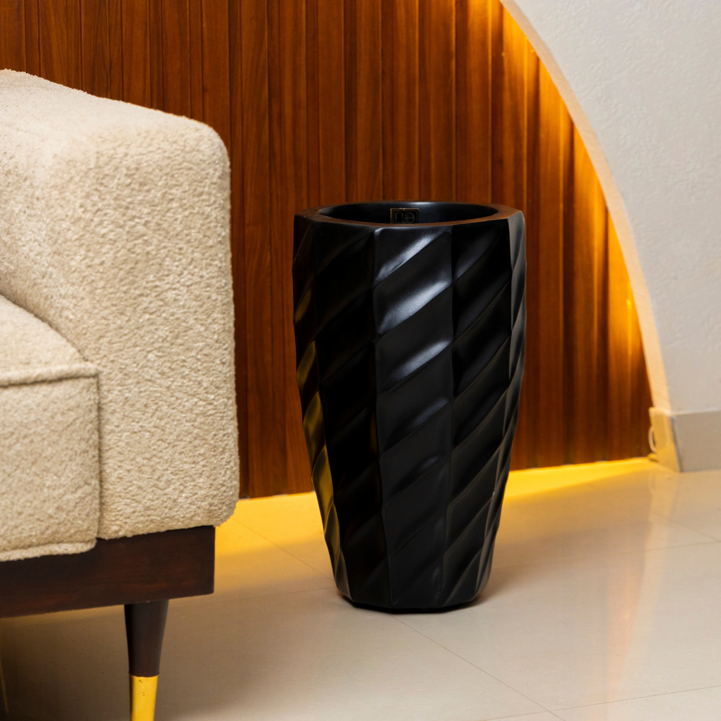 Ghurkin Planter - Black