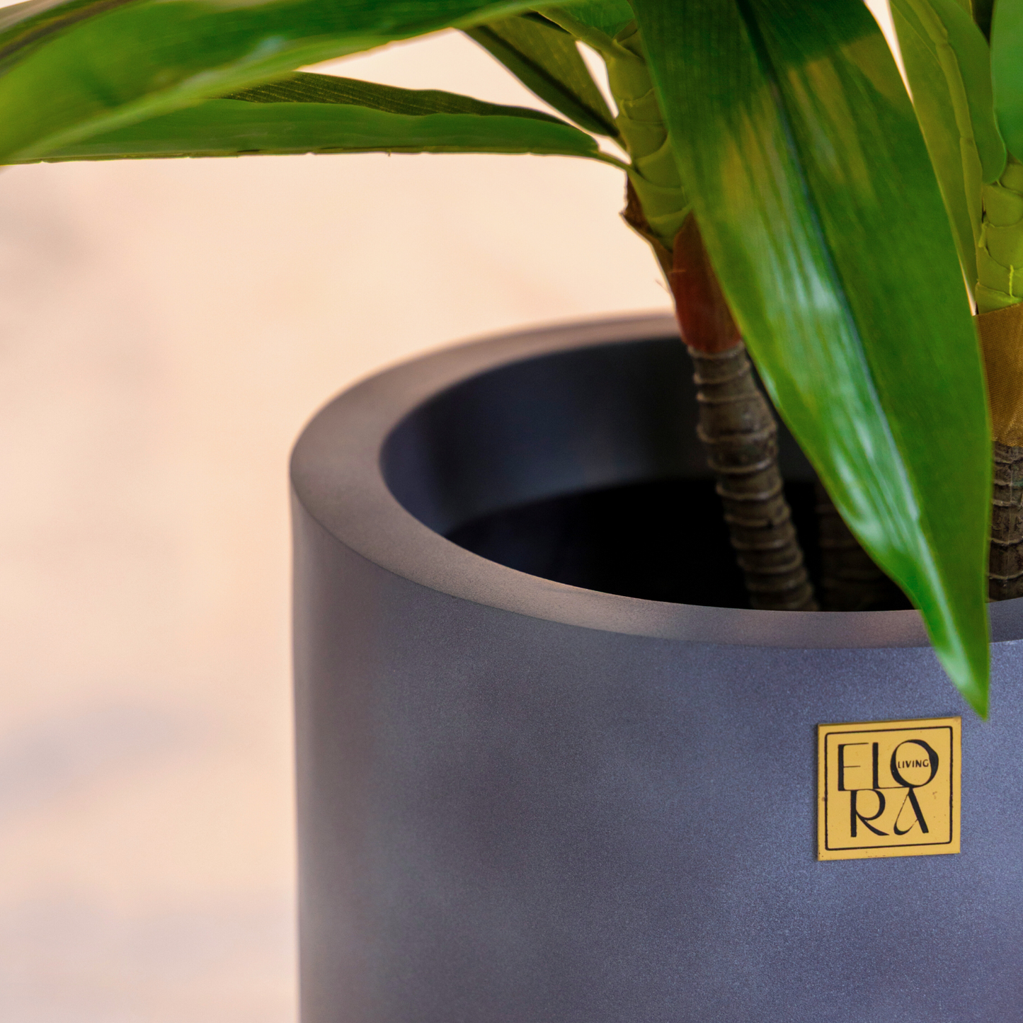 Reo Planter- Concrete
